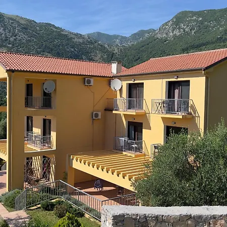 Villa Risan Apartments Exterior photo