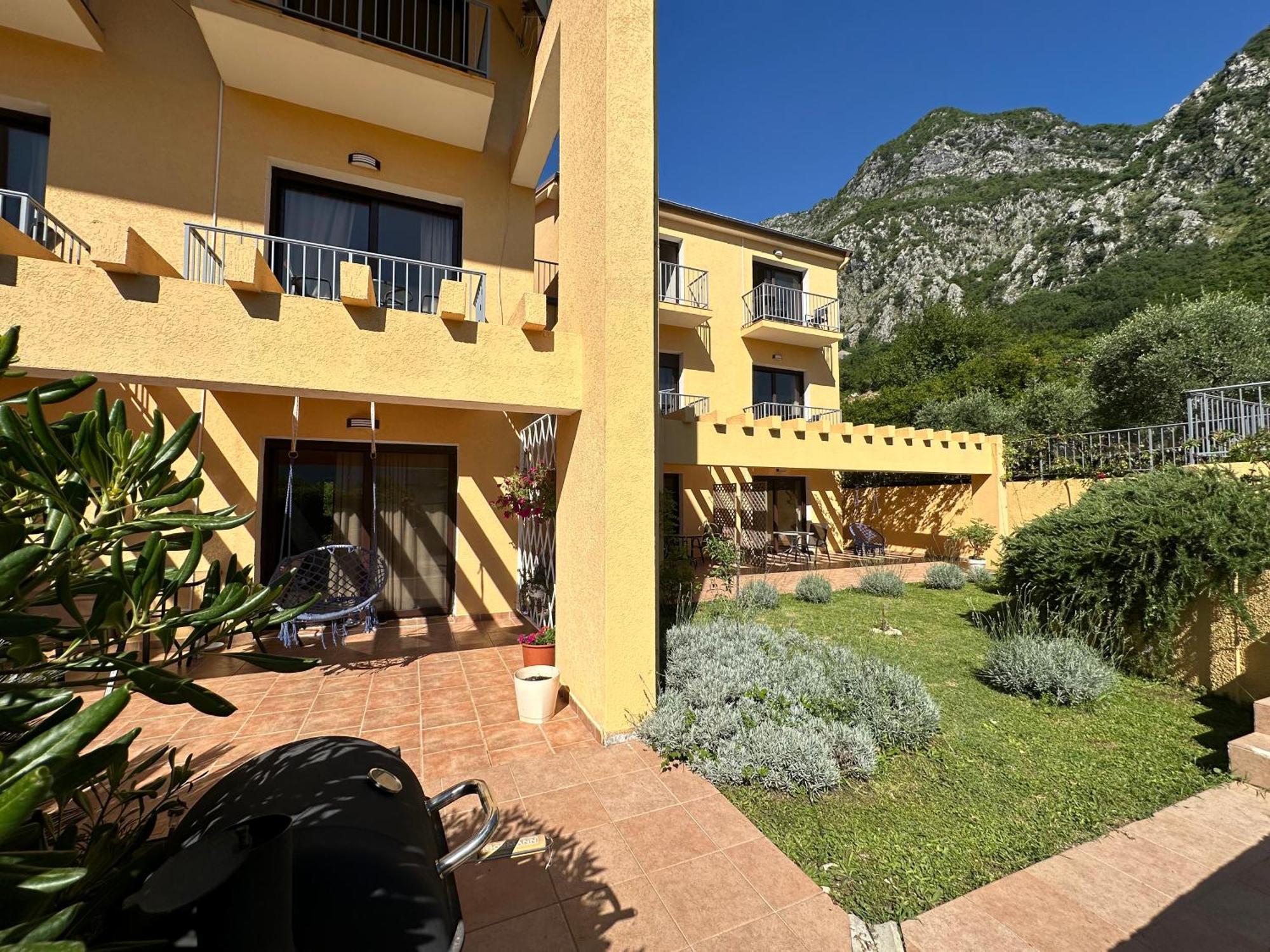 Villa Risan Apartments * Risan