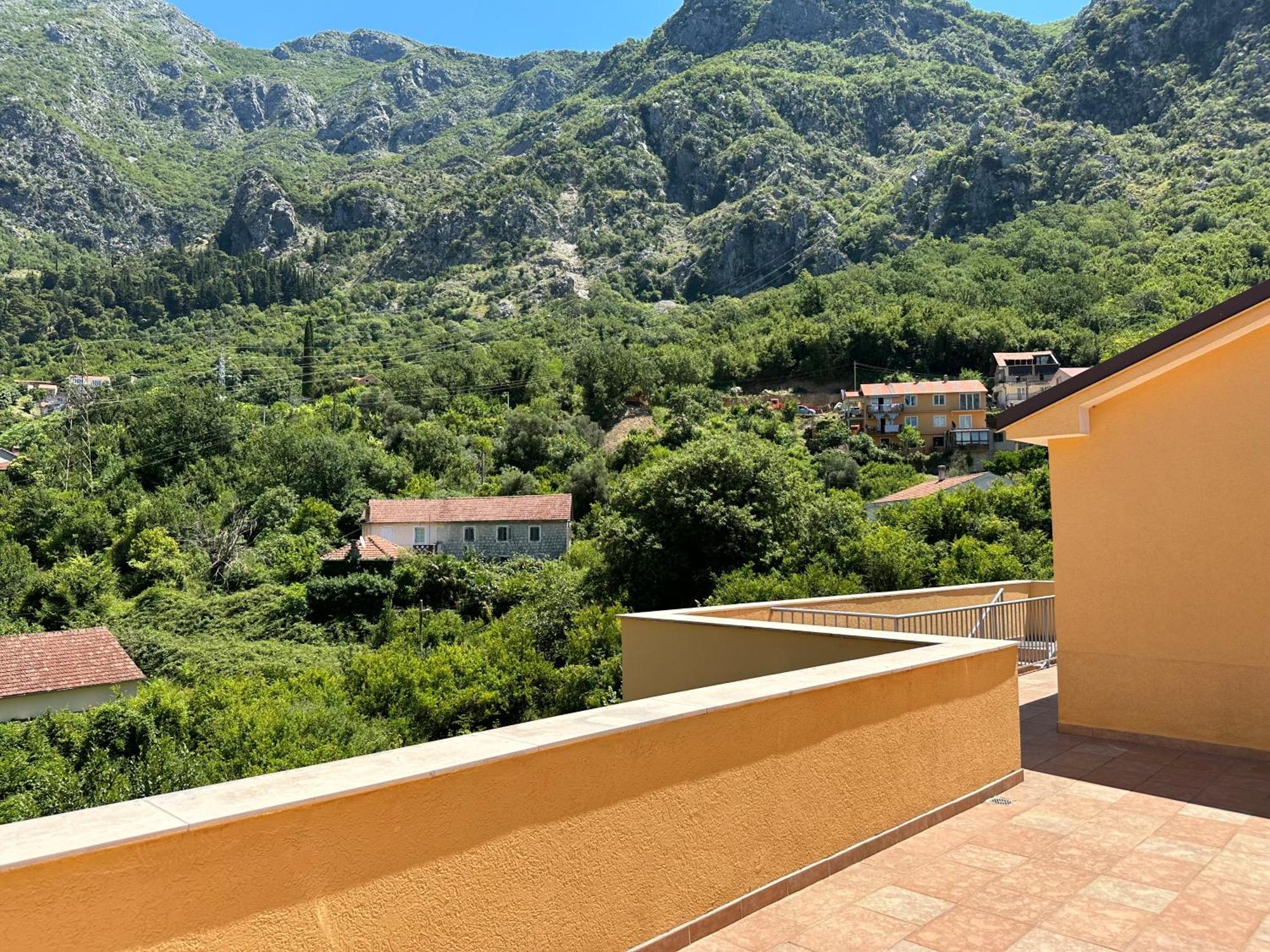 Villa Risan Apartments * Risan
